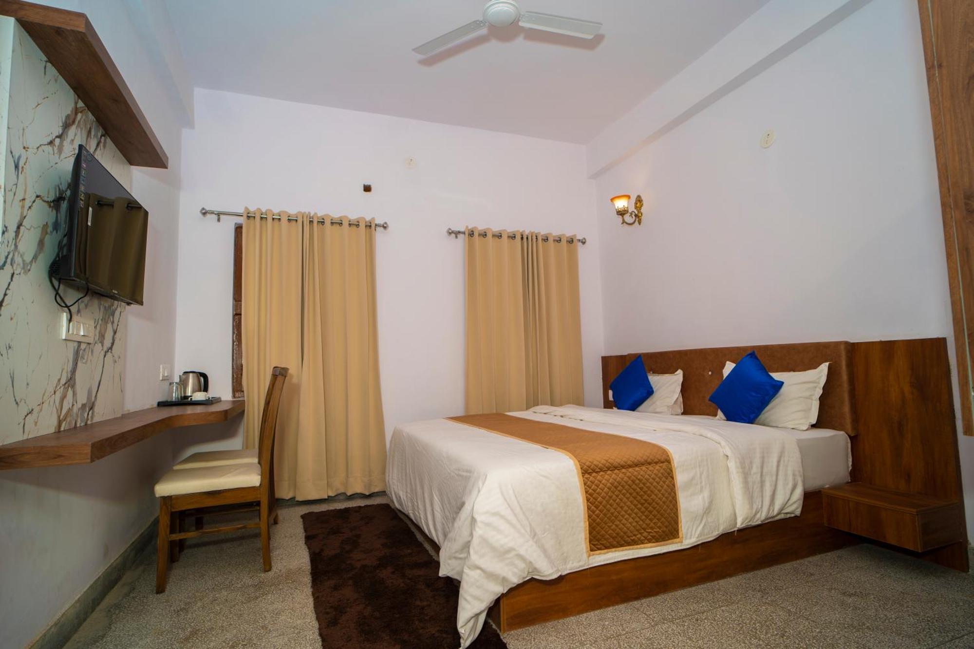 Devdarshan Hotel & Restaurant Удайпур Екстериор снимка