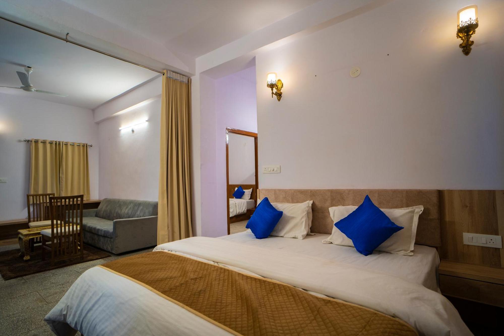 Devdarshan Hotel & Restaurant Удайпур Екстериор снимка