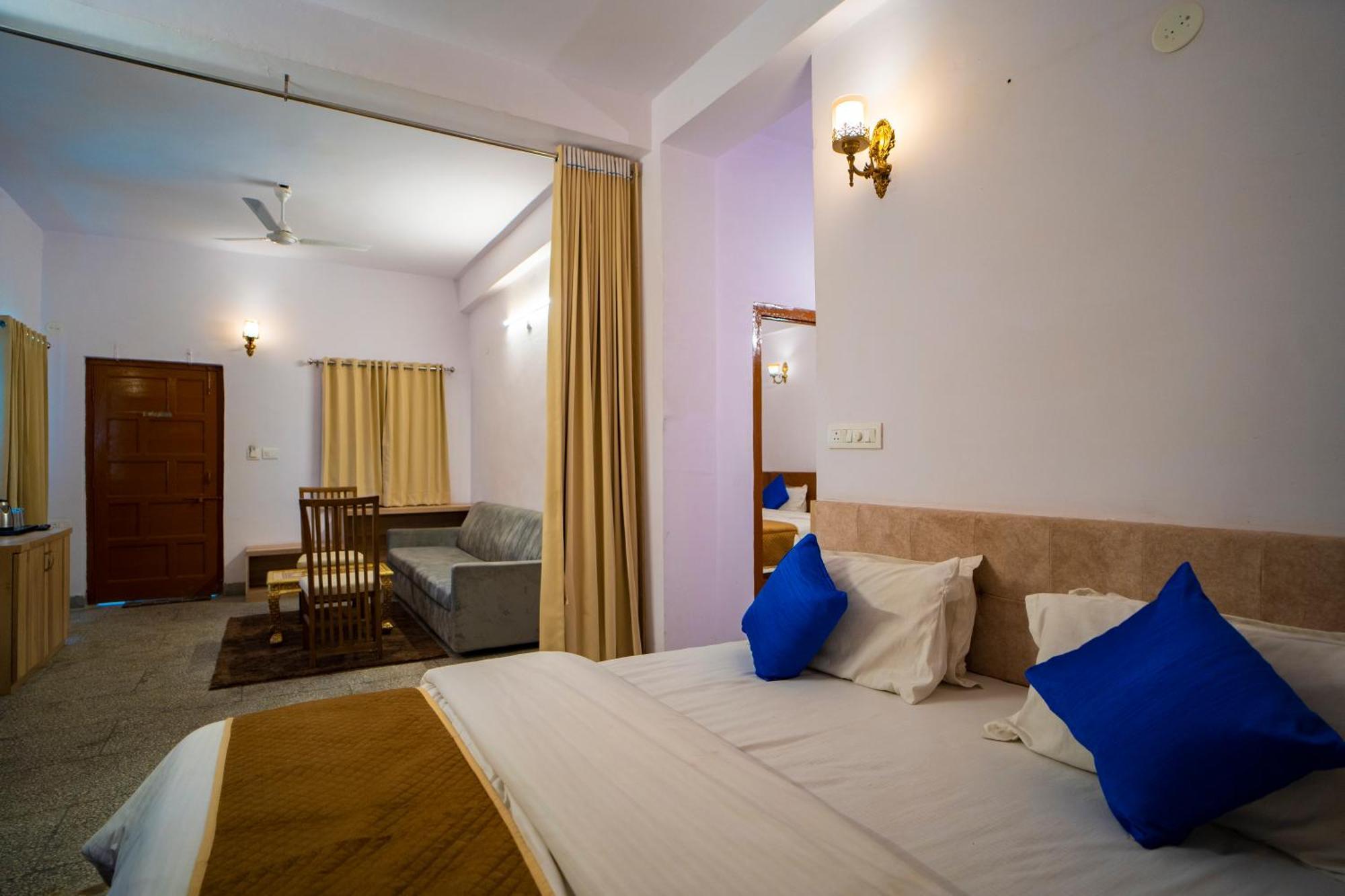 Devdarshan Hotel & Restaurant Удайпур Екстериор снимка