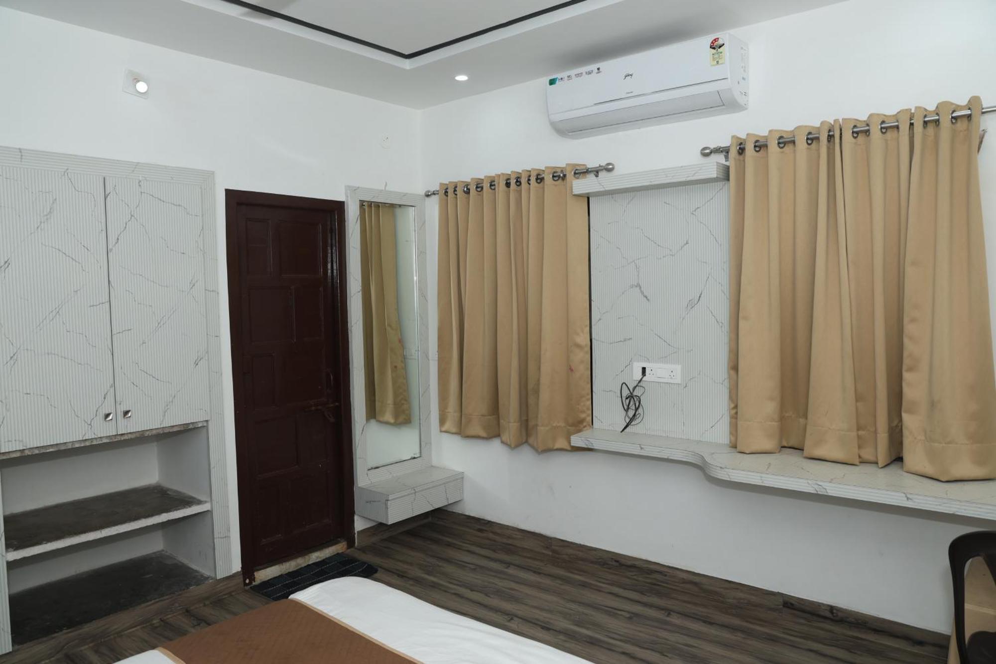Devdarshan Hotel & Restaurant Удайпур Екстериор снимка