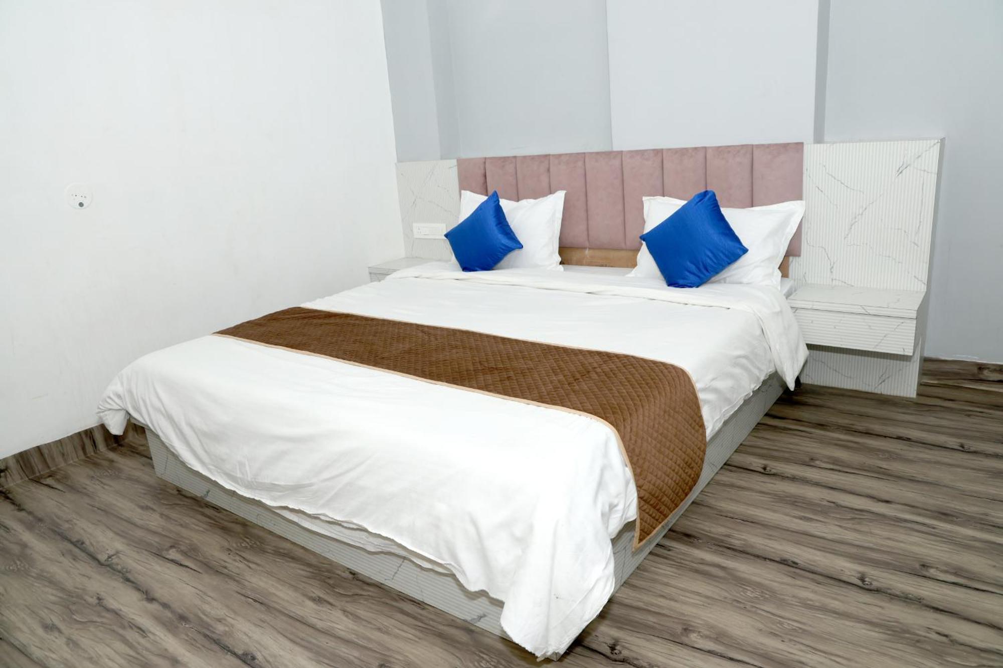 Devdarshan Hotel & Restaurant Удайпур Екстериор снимка