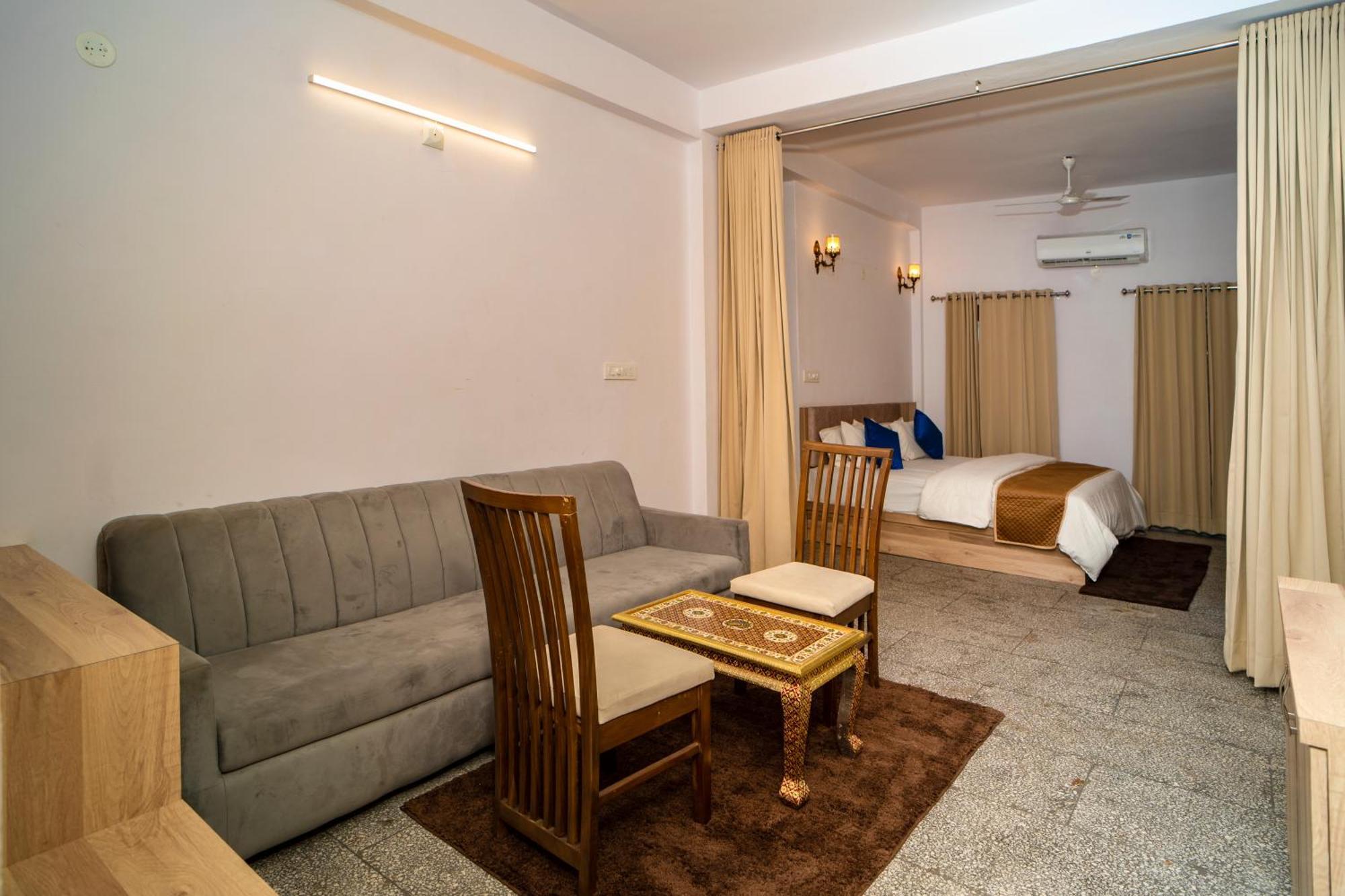 Devdarshan Hotel & Restaurant Удайпур Екстериор снимка