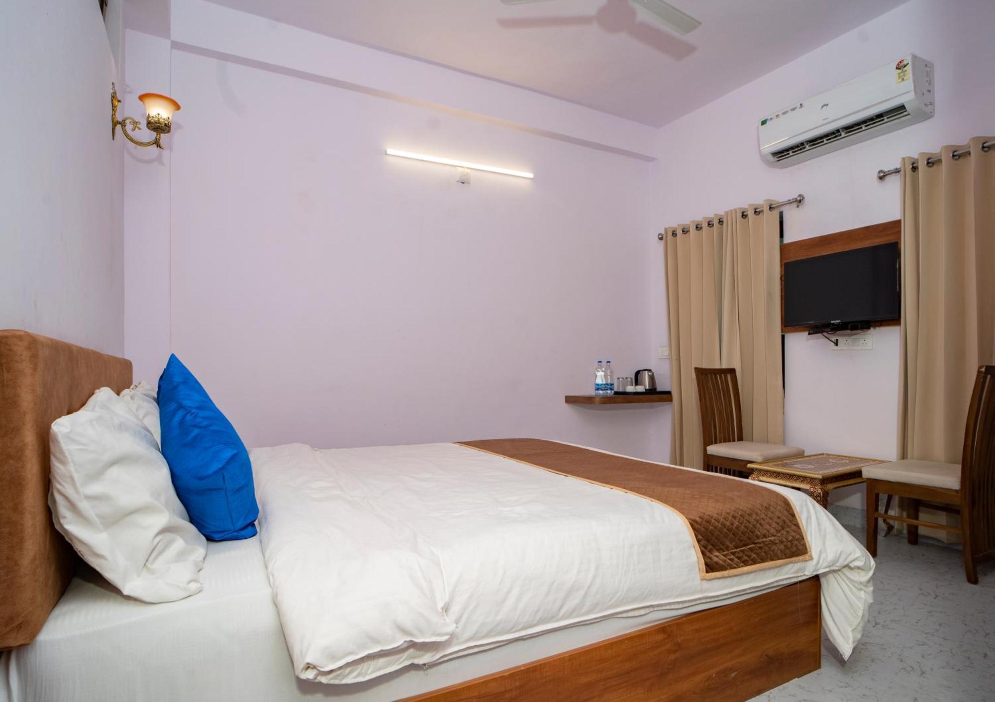 Devdarshan Hotel & Restaurant Удайпур Екстериор снимка