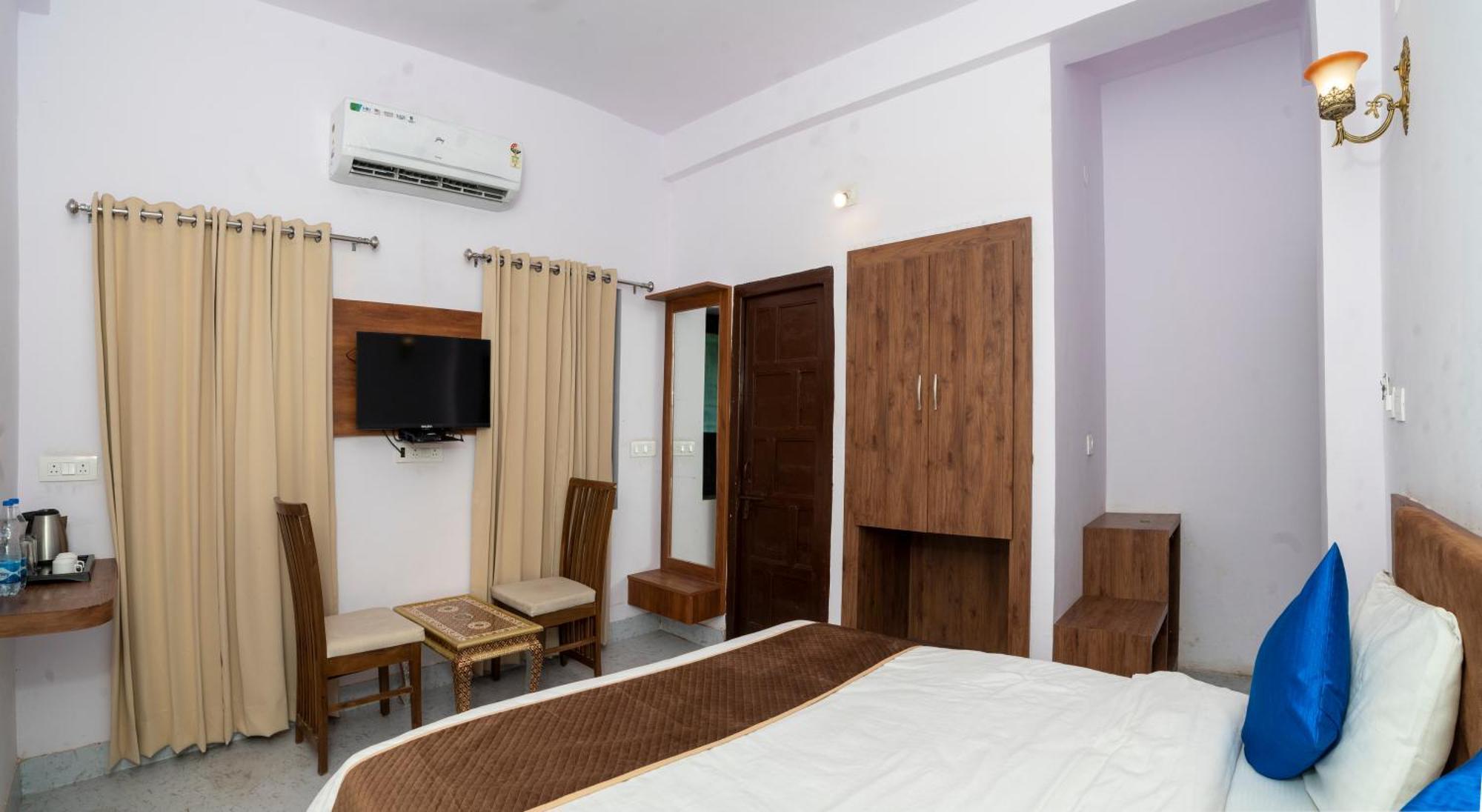 Devdarshan Hotel & Restaurant Удайпур Екстериор снимка