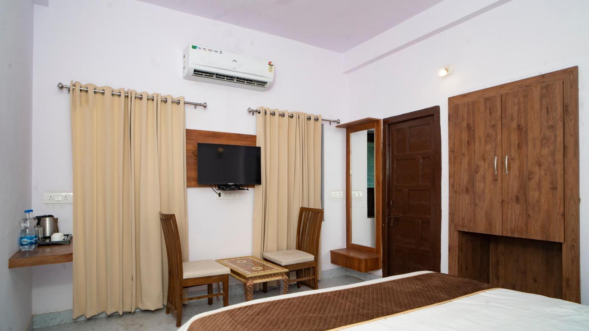 Devdarshan Hotel & Restaurant Удайпур Екстериор снимка